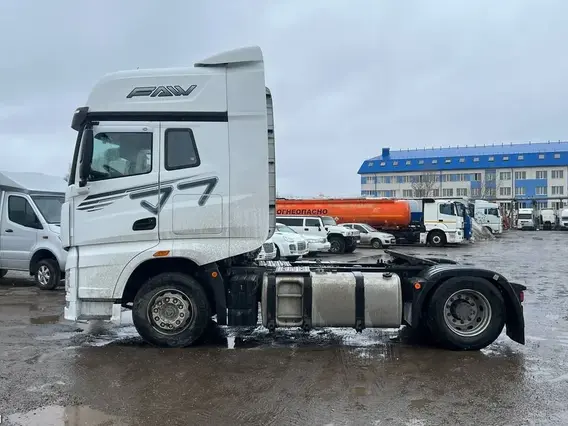 Седельный тягач FAW J7 2023 года б/у фото 4