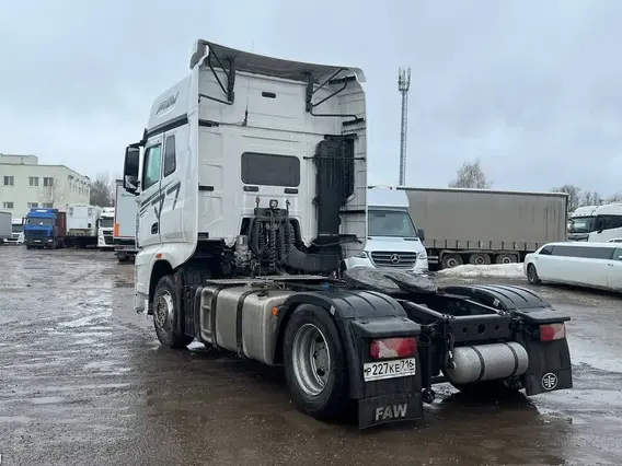 Седельный тягач FAW J7 2023 года б/у фото 5