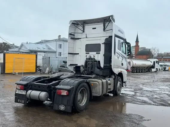 Седельный тягач FAW J7 2023 года б/у фото 7