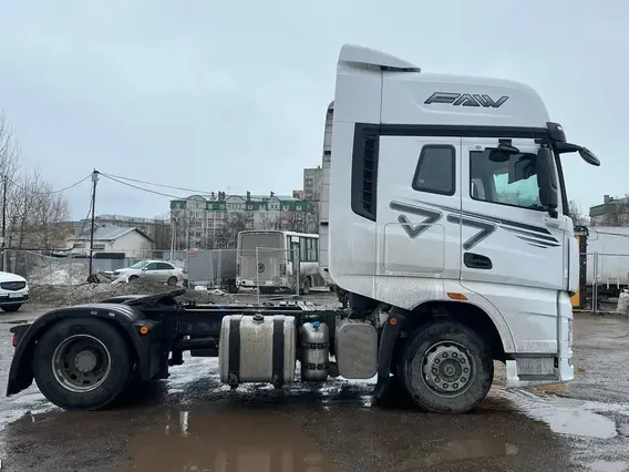 Седельный тягач FAW J7 2023 года б/у фото 8
