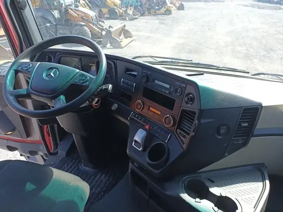 Седельный тягач Mercedes-Benz Actros 2021 года б/у фото 10