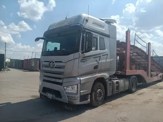 Седельный тягач FAW J7 2023 года б/у