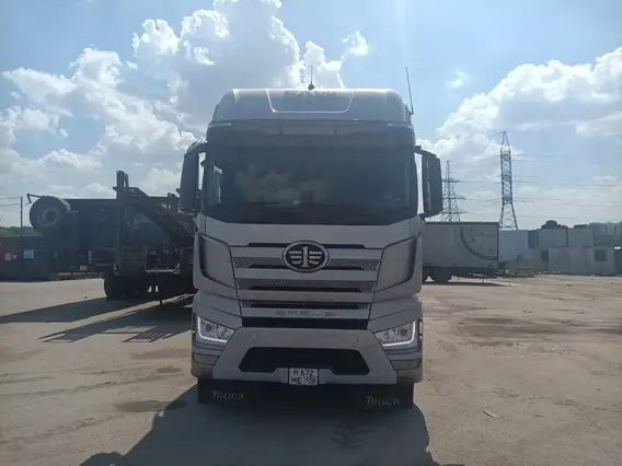 Седельный тягач FAW J7 2023 года б/у фото 3