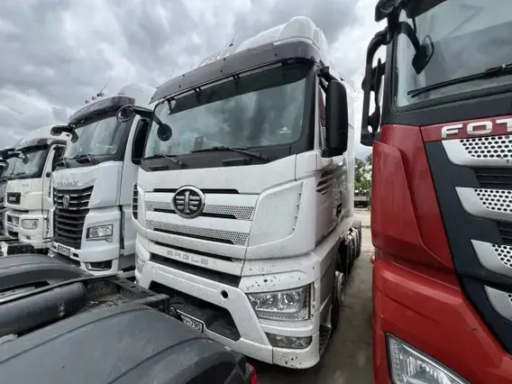 Седельный тягач FAW J7 2023 года б/у