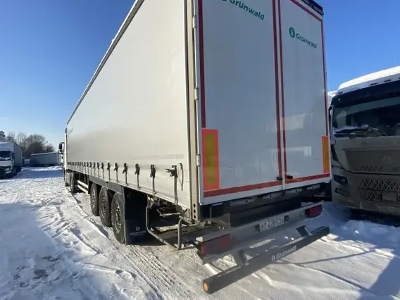 Шторный полуприцеп Grunwald 9453 2023 года б/у