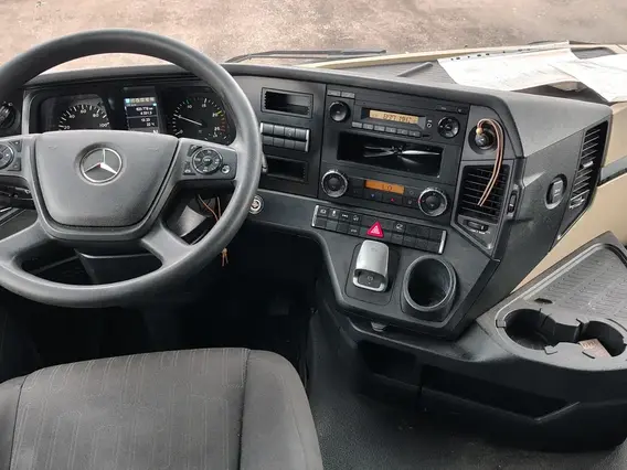 Седельный тягач Mercedes-Benz Actros 2021 года б/у фото 10