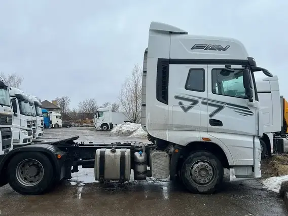Седельный тягач FAW J7 2023 года б/у фото 3