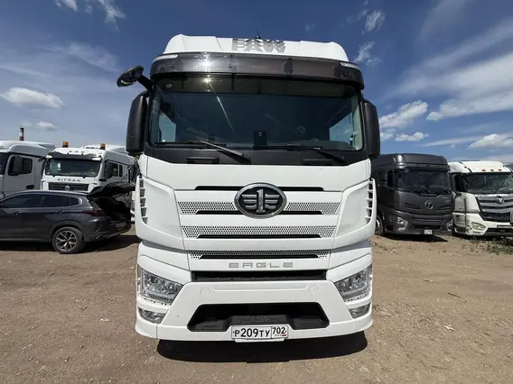 Седельный тягач FAW J6P 2023 года б/у фото 3