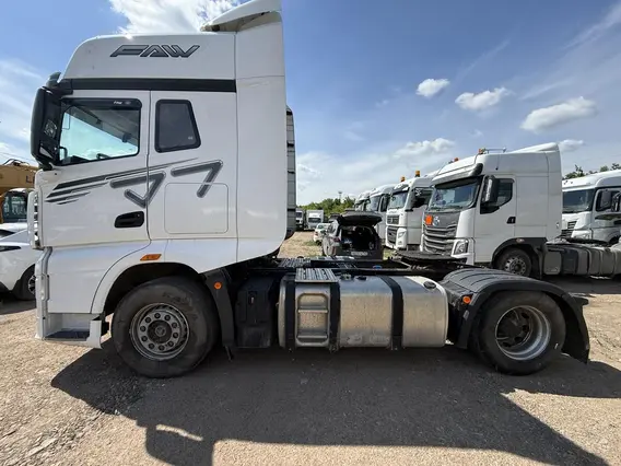 Седельный тягач FAW J6P 2023 года б/у фото 5