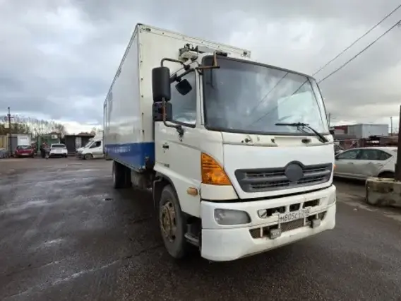 Фургон-рефрижератор HINO 500 2015 года б/у