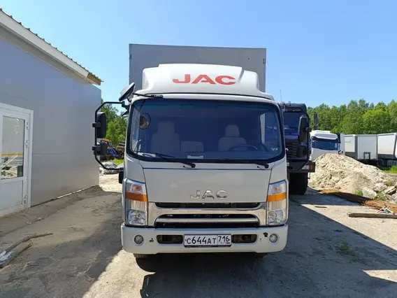 Тентованный грузовик JAC N90 LS 2023 года б/у фото 2