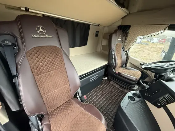 Седельный тягач Mercedes-Benz Actros 2023 года б/у фото 12
