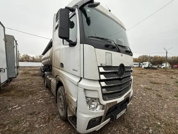 Седельный тягач Mercedes-Benz Actros 2023 года б/у фото 4