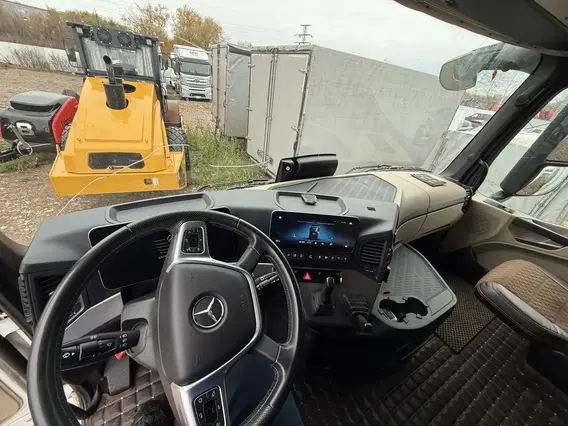 Седельный тягач Mercedes-Benz Actros 2023 года б/у фото 9