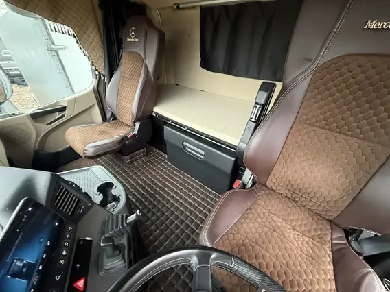 Седельный тягач Mercedes-Benz Actros 2023 года б/у фото 10