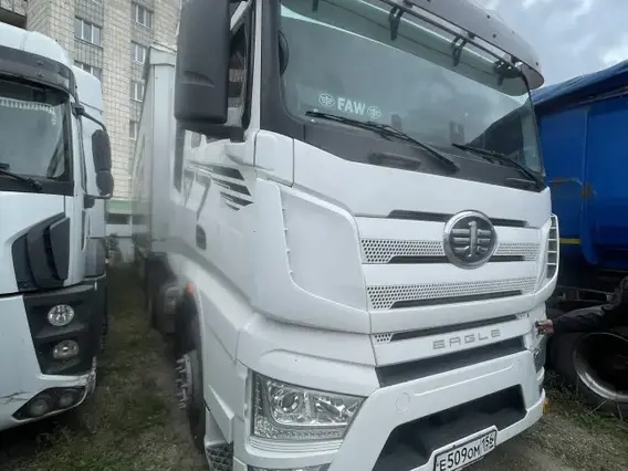Седельный тягач FAW J7 2023 года б/у
