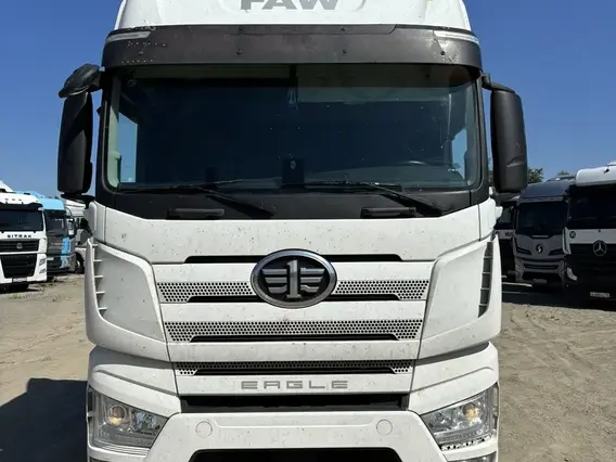 Седельный тягач FAW J7 2023 года б/у фото 3