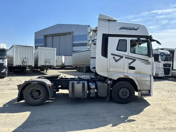 Седельный тягач FAW J7 2023 года б/у фото 5