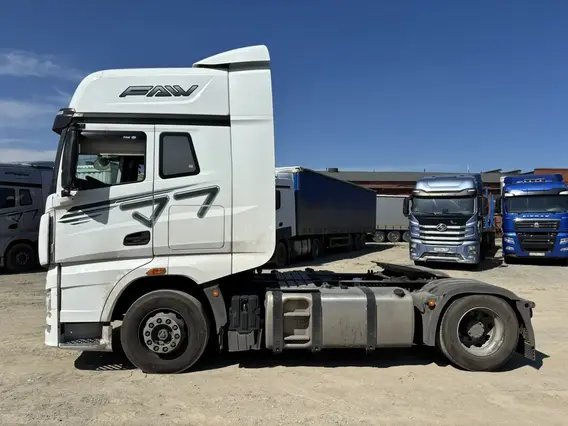Седельный тягач FAW J7 2023 года б/у фото 9