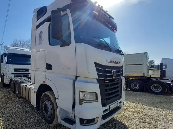 Седельный тягач Камаз 65209 2020 года б/у фото 4