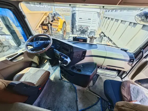 Седельный тягач Mercedes-Benz Actros 2023 года б/у фото 6