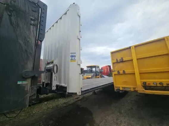 Специальный полуприцеп Krone SD 2023 года б/у