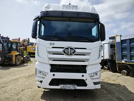 Седельный тягач FAW J7 2023 года б/у фото 3