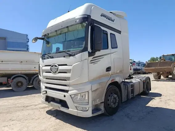 Седельный FAW J7 2023 года б/у