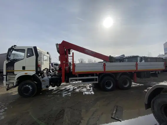 Бортовой грузовик FAW J6 2023 года б/у