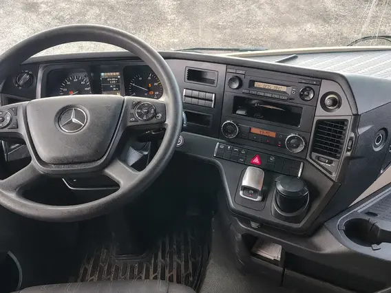 Седельный тягач Mercedes-Benz Actros 2022 года б/у фото 9
