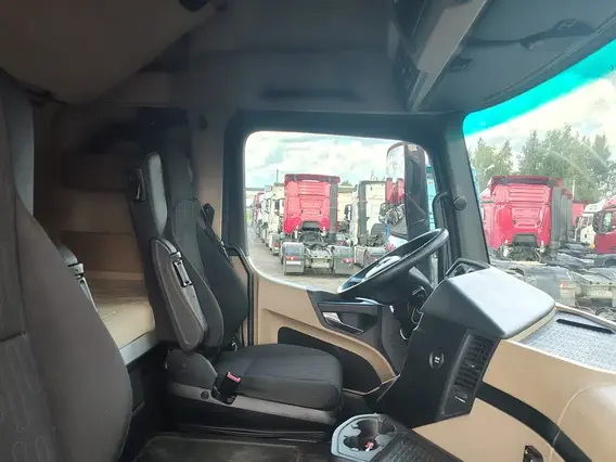 Седельный тягач Mercedes-Benz Actros 2021 года б/у фото 11