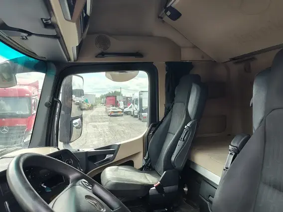 Седельный тягач Mercedes-Benz Actros 2021 года б/у фото 10