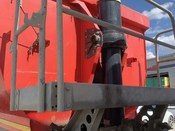 Самосвальный полуприцеп Kassbohrer DL 2019 года б/у фото 11