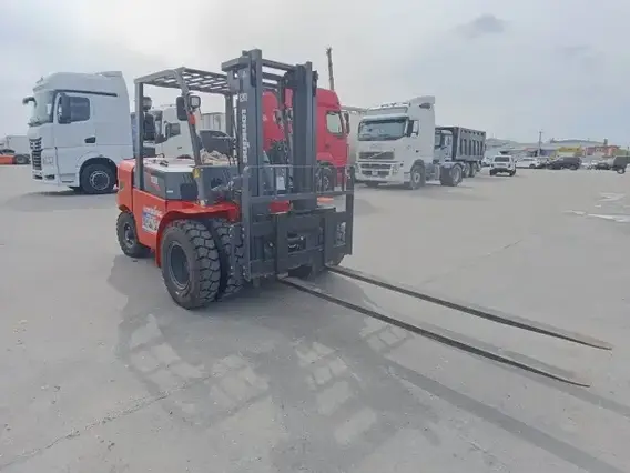 Вилочный погрузчик LONKING LG50DT 2024 года б/у фото 4