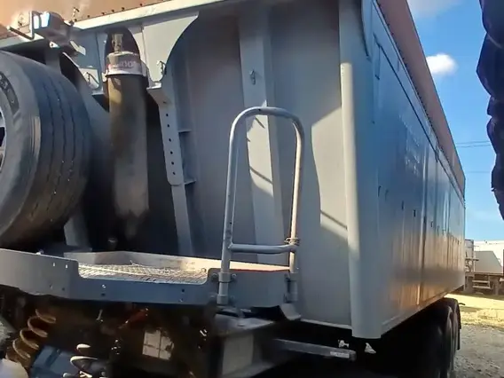 Самосвальный полуприцеп Grunwald 9453 2018 года б/у
