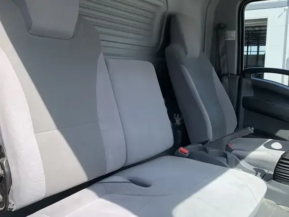 Тентованный грузовик Isuzu Elf 2020 года б/у фото 12
