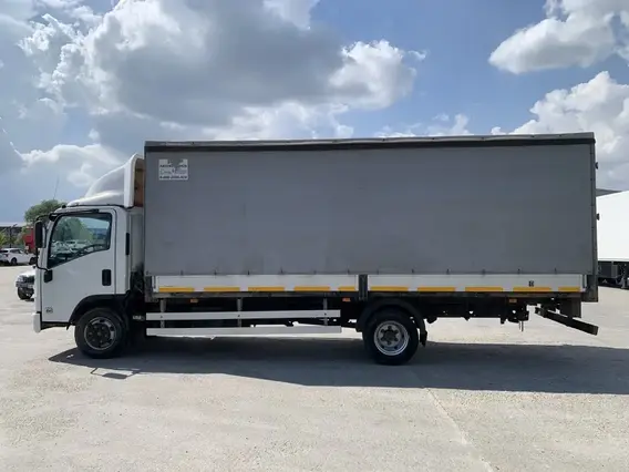 Тентованный грузовик Isuzu Elf 2020 года б/у фото 8