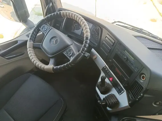 Седельный тягач Mercedes-Benz Actros 2023 года б/у фото 9