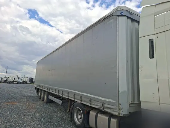 Тентованный полуприцеп Krone SD 2020 года б/у