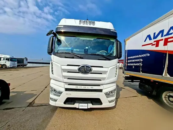 Седельный тягач FAW J7 2023 года б/у фото 2