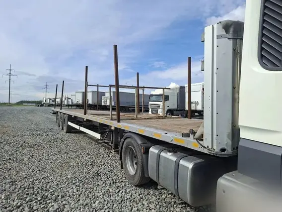 Тентованный полуприцеп Schmitz Cargobull 90842 2012 года б/у