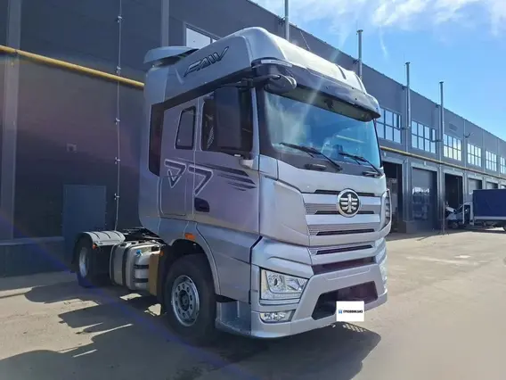 Седельный тягач FAW J7 2023 года б/у