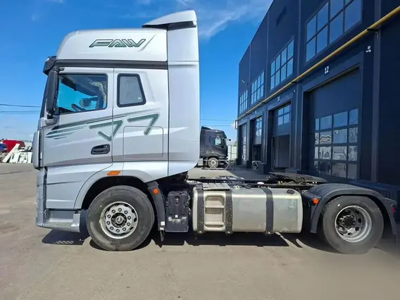 Седельный тягач FAW J7 2023 года б/у фото 4