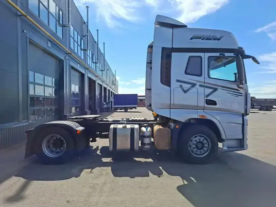 Седельный тягач FAW J7 2023 года б/у фото 7