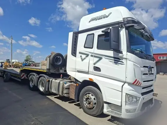 Седельный тягач FAW J7 2023 года б/у