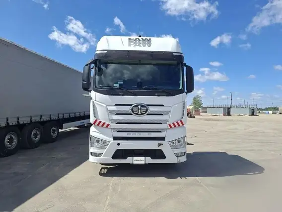 Седельный тягач FAW J7 2023 года б/у фото 2