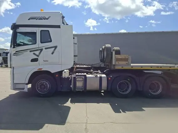 Седельный тягач FAW J7 2023 года б/у фото 4