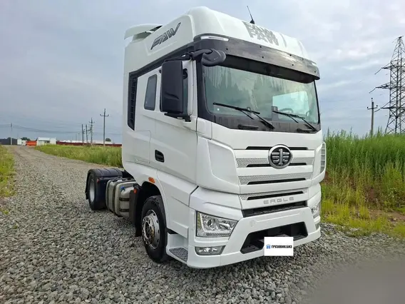 Седельный тягач FAW J7 2023 года б/у