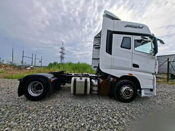 Седельный тягач FAW J7 2023 года б/у фото 8