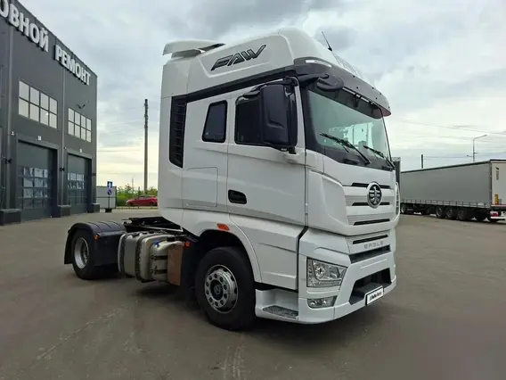 Седельный тягач FAW J7 2023 года б/у